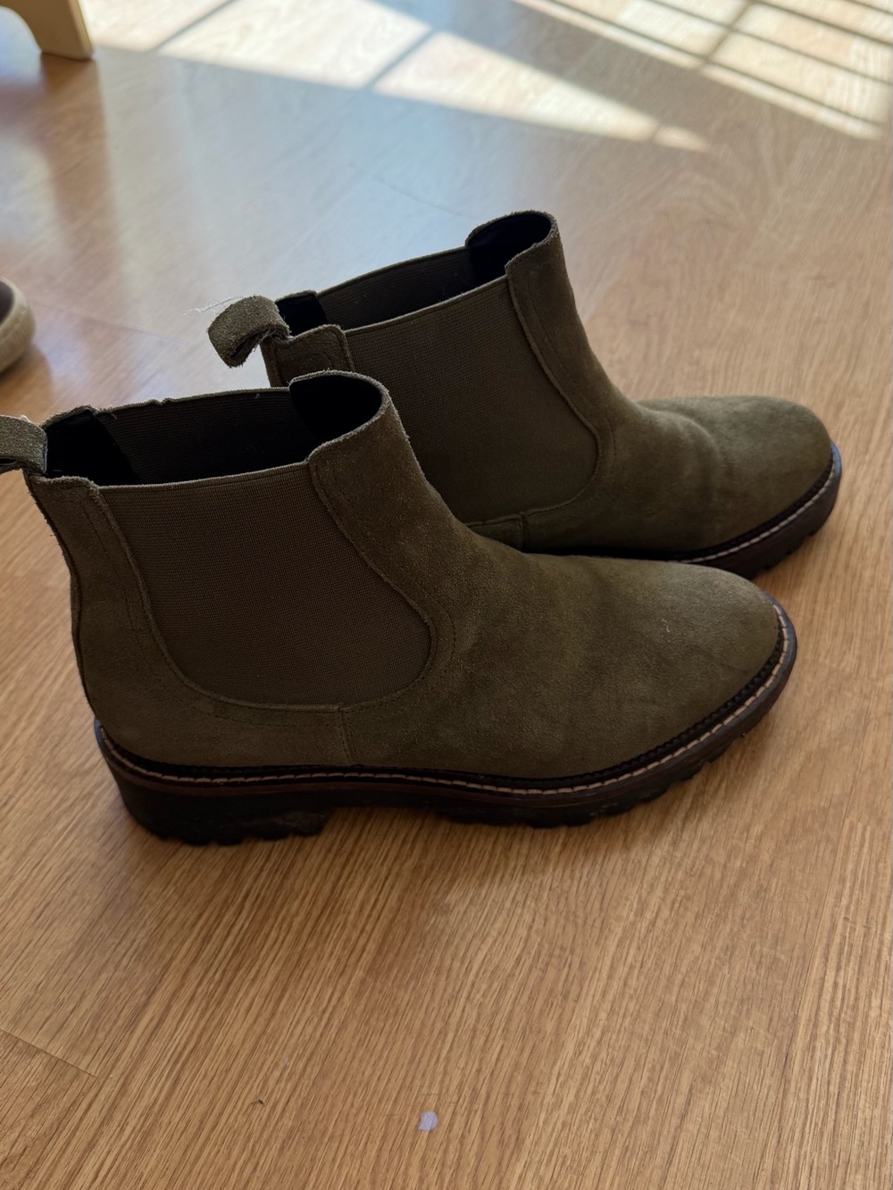 Caslon Chelsea Boots Olive Suede - Women